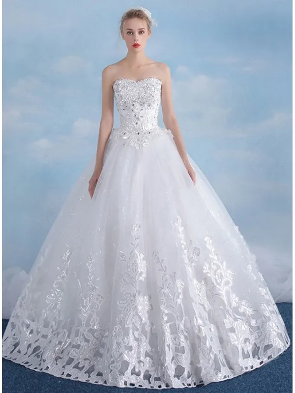 Vestito da sposa in pizzo ritagliato opaco e gonna principesca