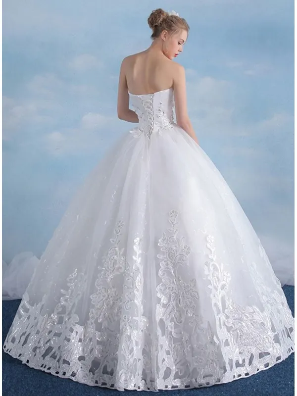 Vestito da sposa in pizzo ritagliato opaco e gonna principesca