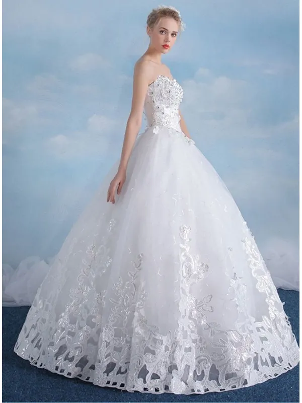 Vestito da sposa in pizzo ritagliato opaco e gonna principesca