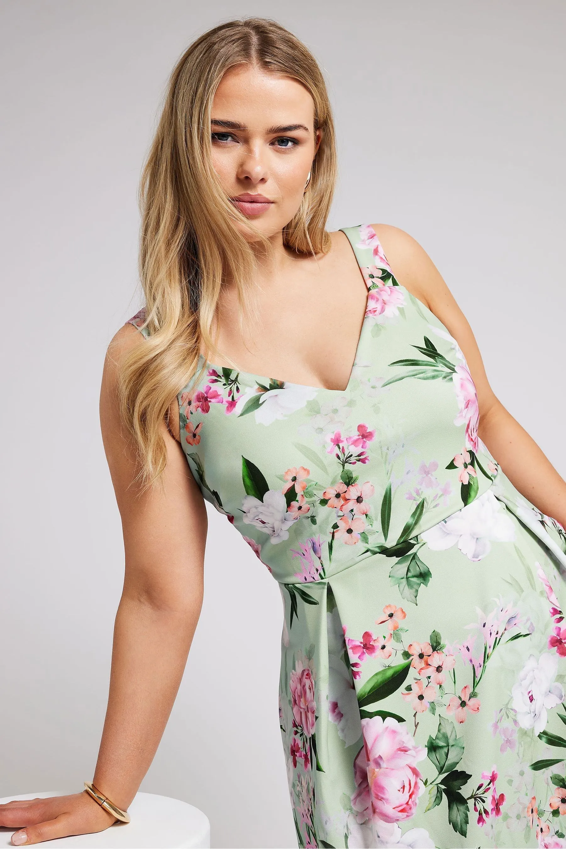 Yours Curve London - Abito con scollo A pieghe e scollo a cuore
